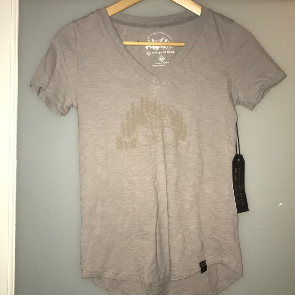 United by blue v neck t shirt XS